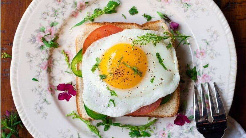 Fit tosty z jajkiem – prosty przepis