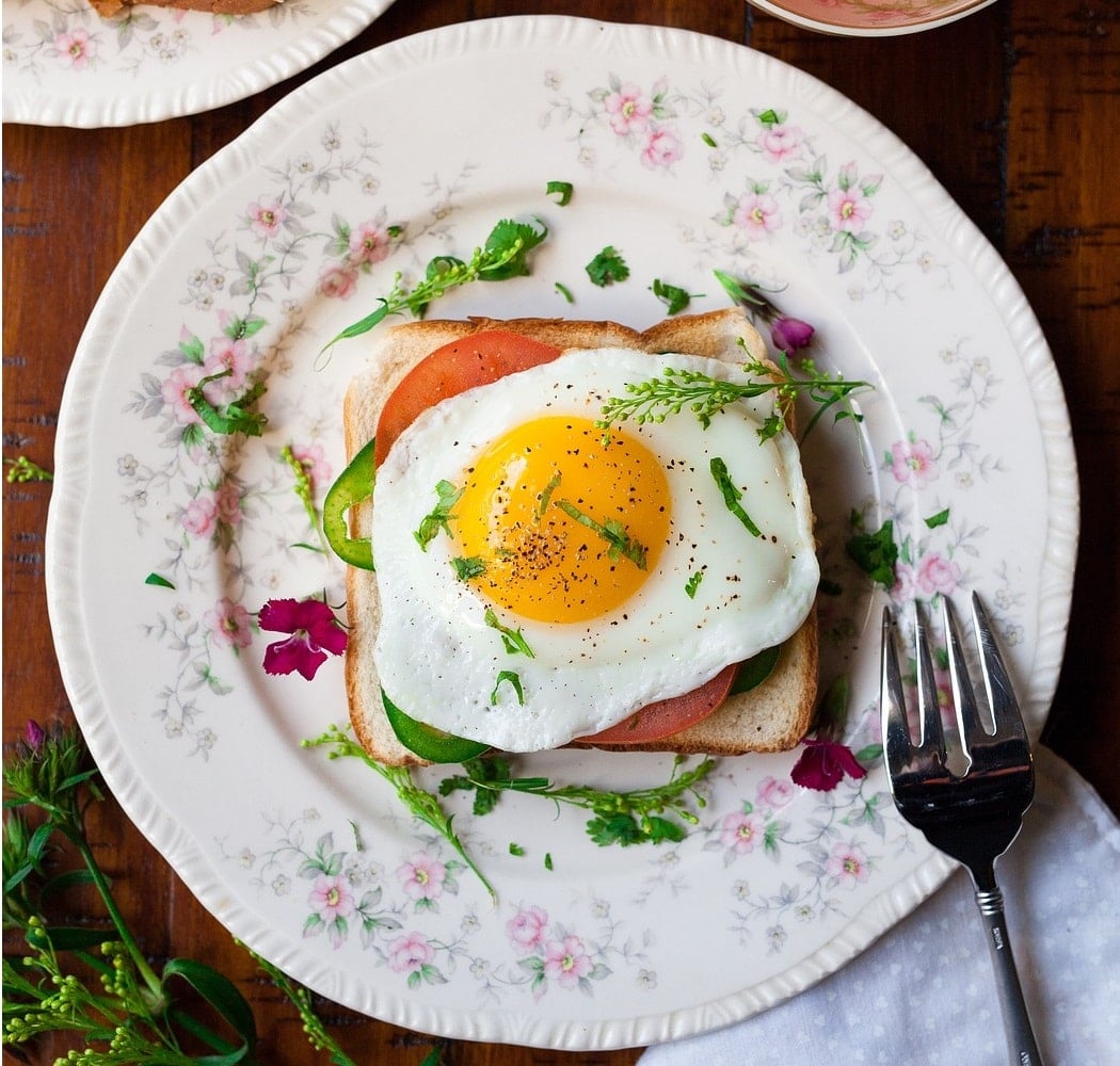Fit tosty z jajkiem – prosty przepis