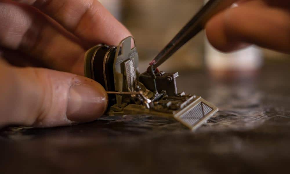 Jak odnowić starą ramę lustra? Poradnik krok po kroku