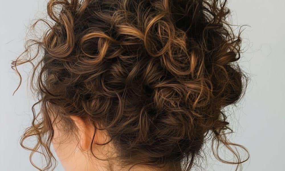 Czy farbowane włosy wymagają innych odżywek?